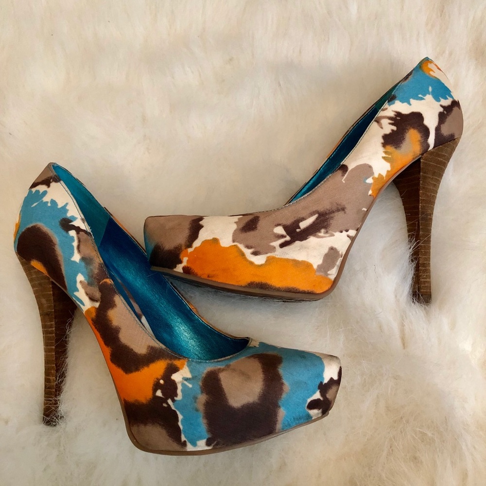 Blue and orange pumps By Carlos Santana